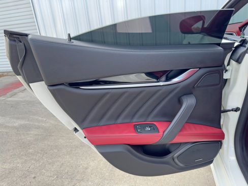 Used 2021 Maserati Ghibli Trofeo image 44