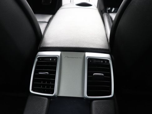Used 2016 Porsche Panamera 4 image 21