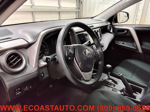 Used 2018 Toyota RAV4 LE AWD/4WD image 11