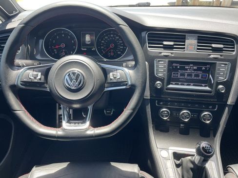 Used 2015 Volkswagen Golf 4-Door FWD image 16