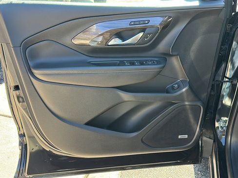 Used 2019 GMC Terrain Denali w/ Advanced Safety Package image 15