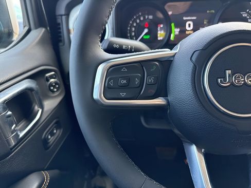 Used 2025 Jeep Wrangler Unlimited Sahara AWD/4WD image 14