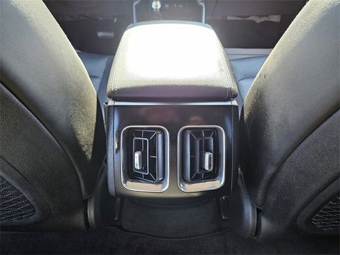 Used 2023 Kia Sorento S image 10