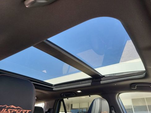 Used 2025 Honda Pilot TrailSport image 18