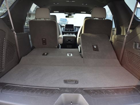 Used 2022 Chevrolet Tahoe LT w/ Luxury Package image 36