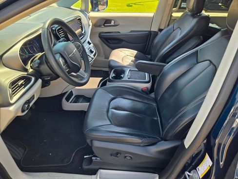 Used 2022 Chrysler Pacifica Touring-L FWD image 20