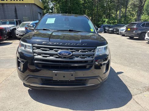 Used 2019 Ford Explorer XLT w/ Equipment Group 202A FWD image 3