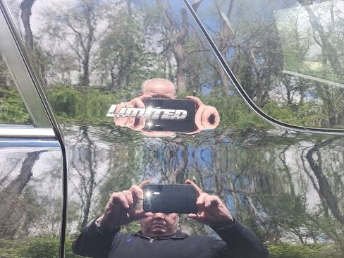 Used 2018 Toyota 4Runner Limited image 4