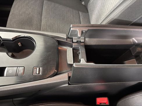 Used 2023 Nissan Rogue SV image 38