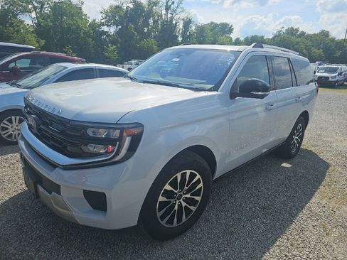 Used 2025 Ford Expedition Platinum AWD/4WD image 4