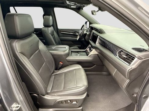 Used 2022 GMC Yukon Denali w/ Denali Premium Package image 19