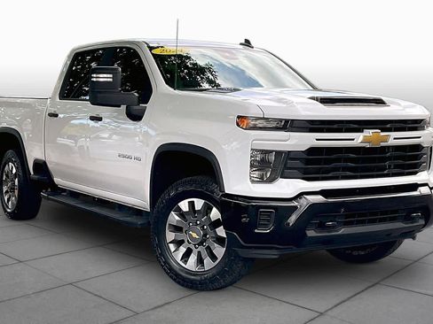 Used 2024 Chevrolet Silverado 2500 Custom w/ Custom Value Package AWD/4WD image 3