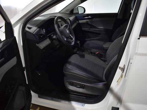 Used 2022 Volkswagen Taos SE image 12