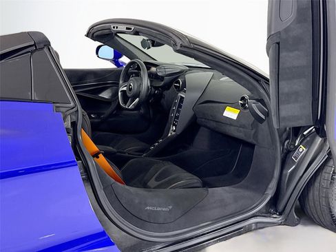 Used 2024 McLaren 750S Spider image 24