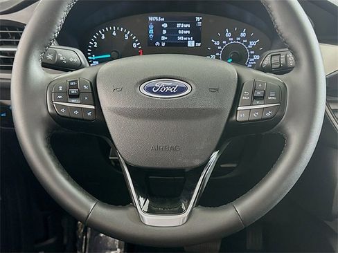 Used 2022 Ford Escape SE w/ SE Sport Appearance Package image 12