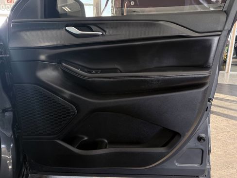 Used 2023 Jeep Grand Cherokee Laredo w/ Luxury Tech Group I image 32