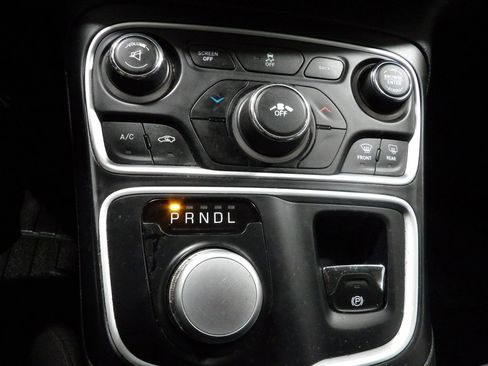 Used 2016 Chrysler 200 Limited w/ Convenience Group FWD image 12