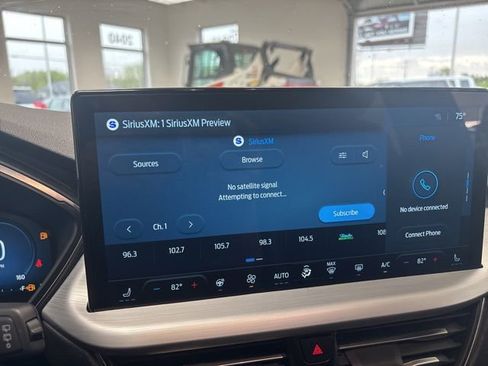 Used 2025 Ford Escape Platinum AWD/4WD image 46