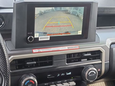 Certified 2025 Toyota Tacoma SR5 AWD/4WD image 21