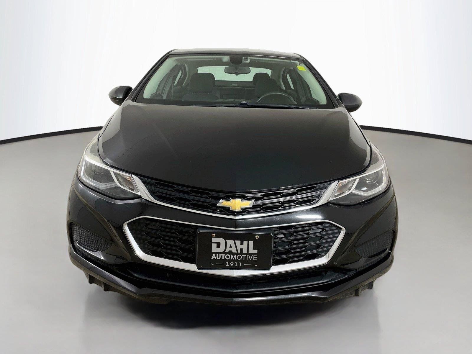 Used 2017 Chevrolet Cruze LT FWD image 3