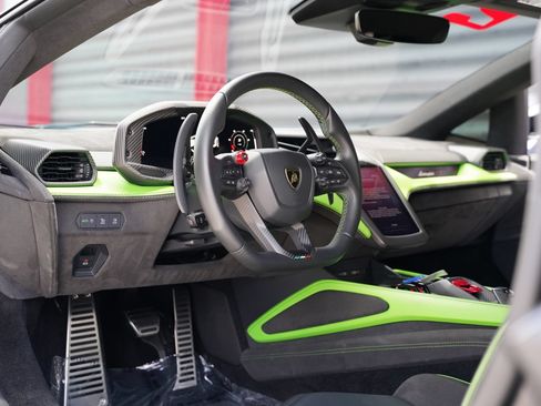 Used 2024 Lamborghini Revuelto AWD/4WD image 4
