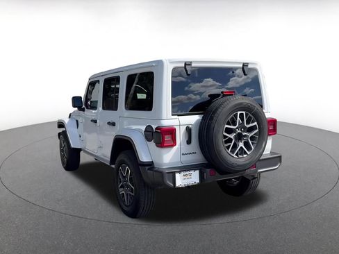 Used 2025 Jeep Wrangler Sahara image 10