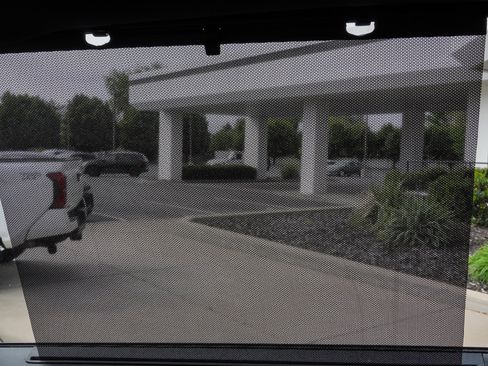 Used 2023 Chrysler Pacifica Limited w/ Uconnect Theater Family Group FWD image 43