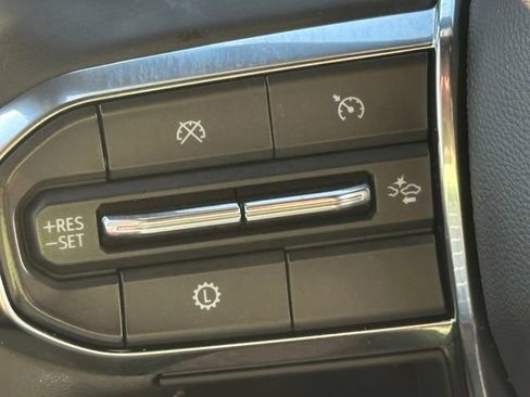 Used 2025 GMC Yukon XL Denali AWD/4WD image 37
