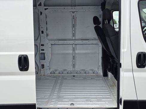 Used 2025 RAM ProMaster 2500 w/ Convenience Group FWD image 8