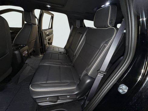 Used 2023 GMC Yukon SLT w/ SLT Premium Package image 16