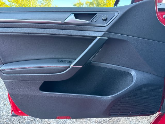 Used 2018 Volkswagen GTI SE FWD image 22
