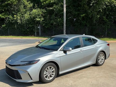 Used 2025 Toyota Camry LE FWD image 1