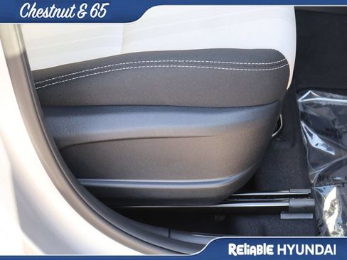 Certified 2025 Hyundai Venue SEL FWD image 10