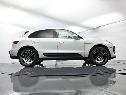 Certified 2025 Porsche Macan AWD/4WD image 51