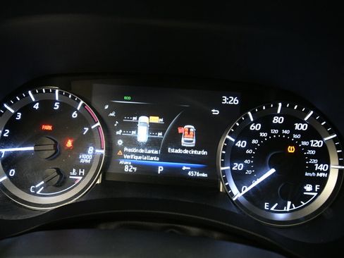 Used 2023 Toyota Highlander XLE AWD/4WD image 13