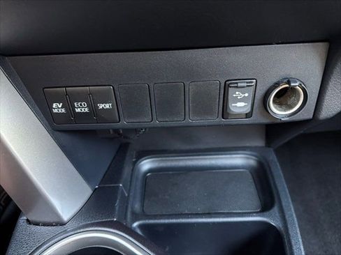 Used 2016 Toyota RAV4 XLE image 20