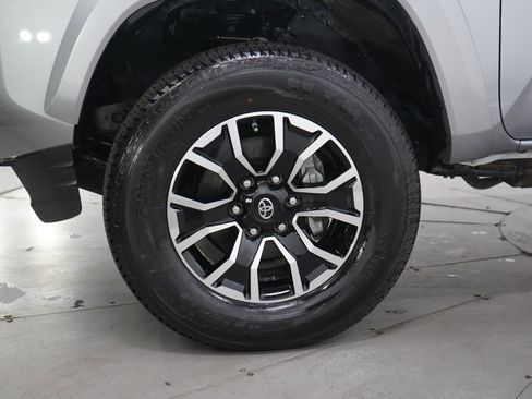 Used 2020 Toyota Tacoma TRD Sport w/ TRD Premium Sport Package AWD/4WD image 28