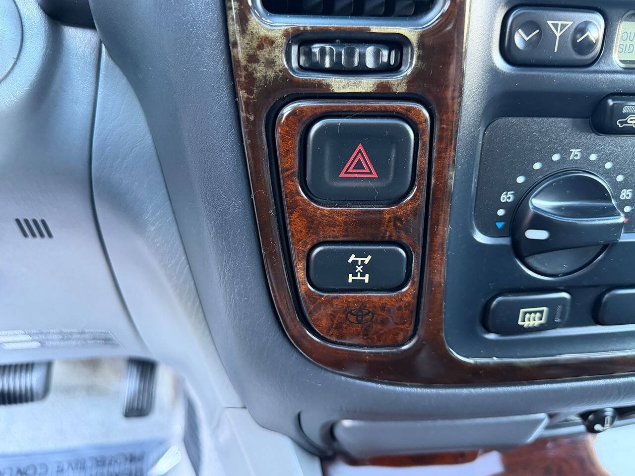 Used 1999 Toyota Land Cruiser w/ Leather Trim Pkg AWD/4WD image 18