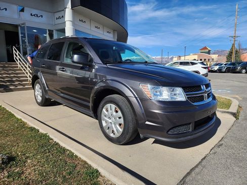 Used 2017 Dodge Journey SE w/ Flexible Seating Group image 3