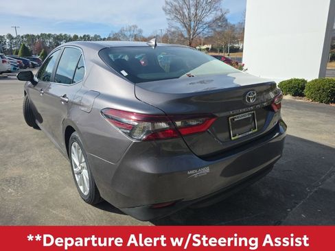 Used 2023 Toyota Camry LE image 5