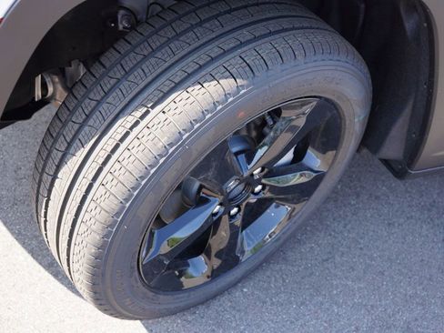 New 2025 Jeep Grand Cherokee Limited w/ Black Appearance Package image 9