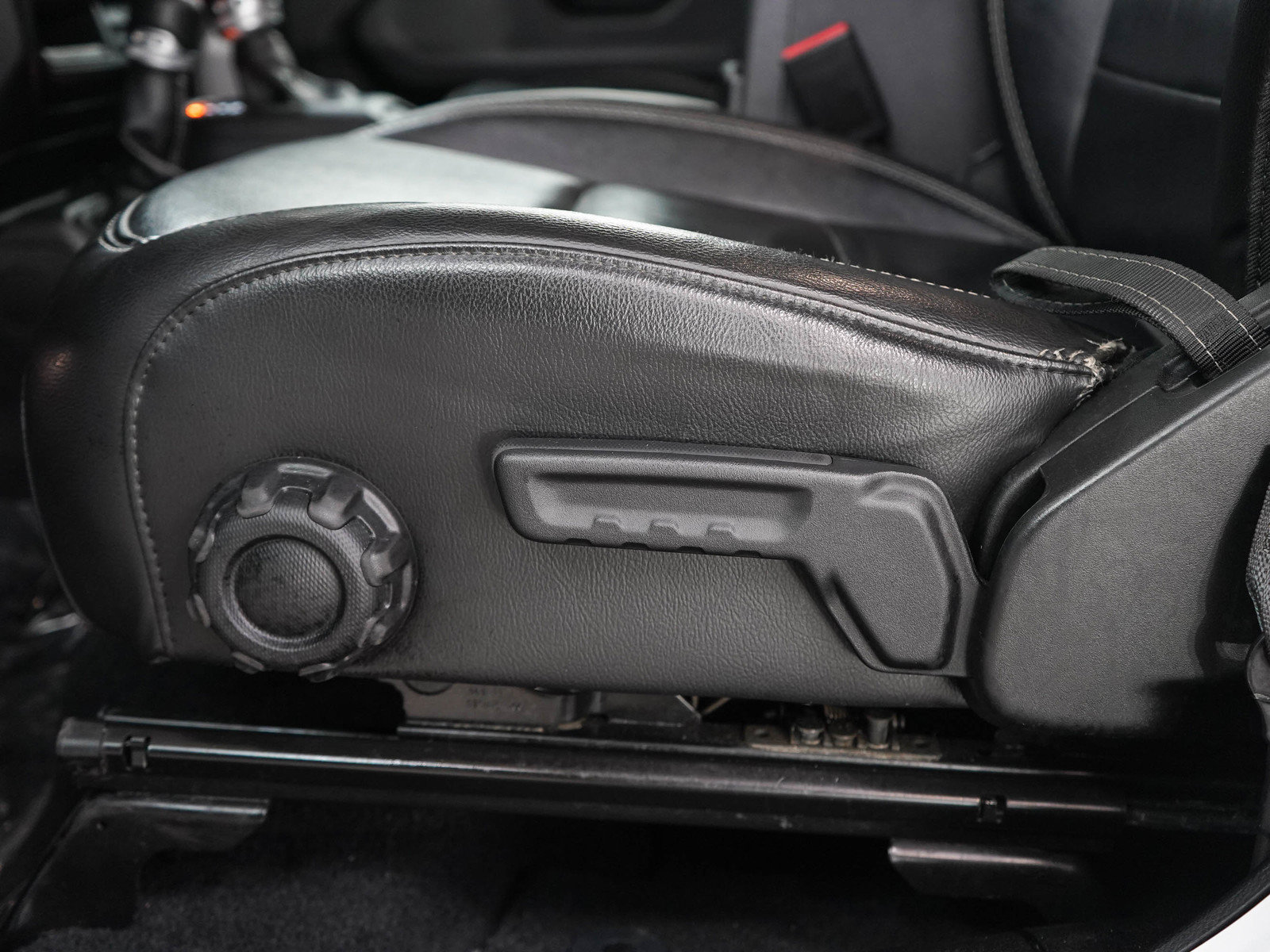 Used 2021 Jeep Wrangler Unlimited Sahara w/ Uconnect 4C Nav & Sound Group AWD/4WD image 28