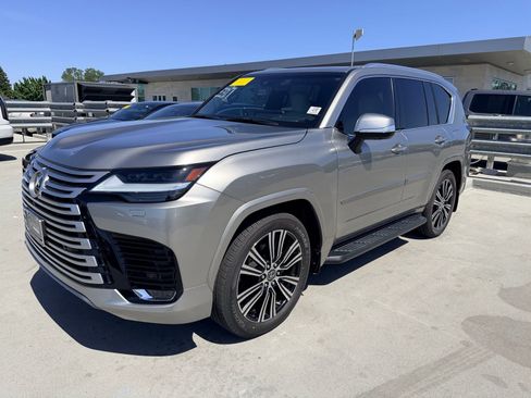 Used 2023 Lexus LX 600 4WD w/ Accessory Package (Z1) image 1