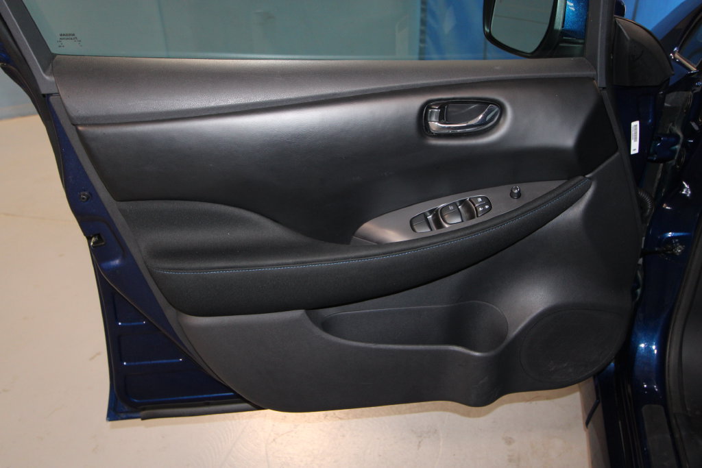 Used 2025 Nissan Leaf S FWD image 5