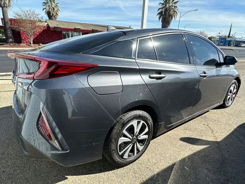 Used 2017 Toyota Prius Prime Plus image 4