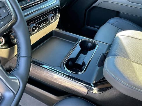 Used 2025 Chevrolet Silverado 2500 ZR2 w/ Technology Package image 16