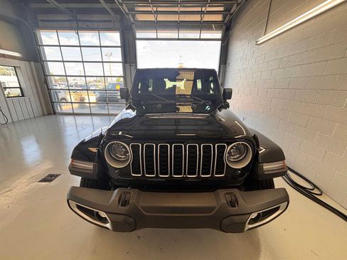 Certified 2025 Jeep Wrangler Unlimited Sahara AWD/4WD image 4