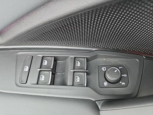 New 2026 Volkswagen Tiguan SEL R-Line AWD/4WD image 27