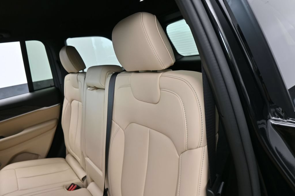 Used 2026 Jeep Grand Cherokee Limited RWD image 31