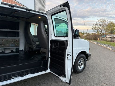 Used 2016 GMC Savana 2500 RWD image 15